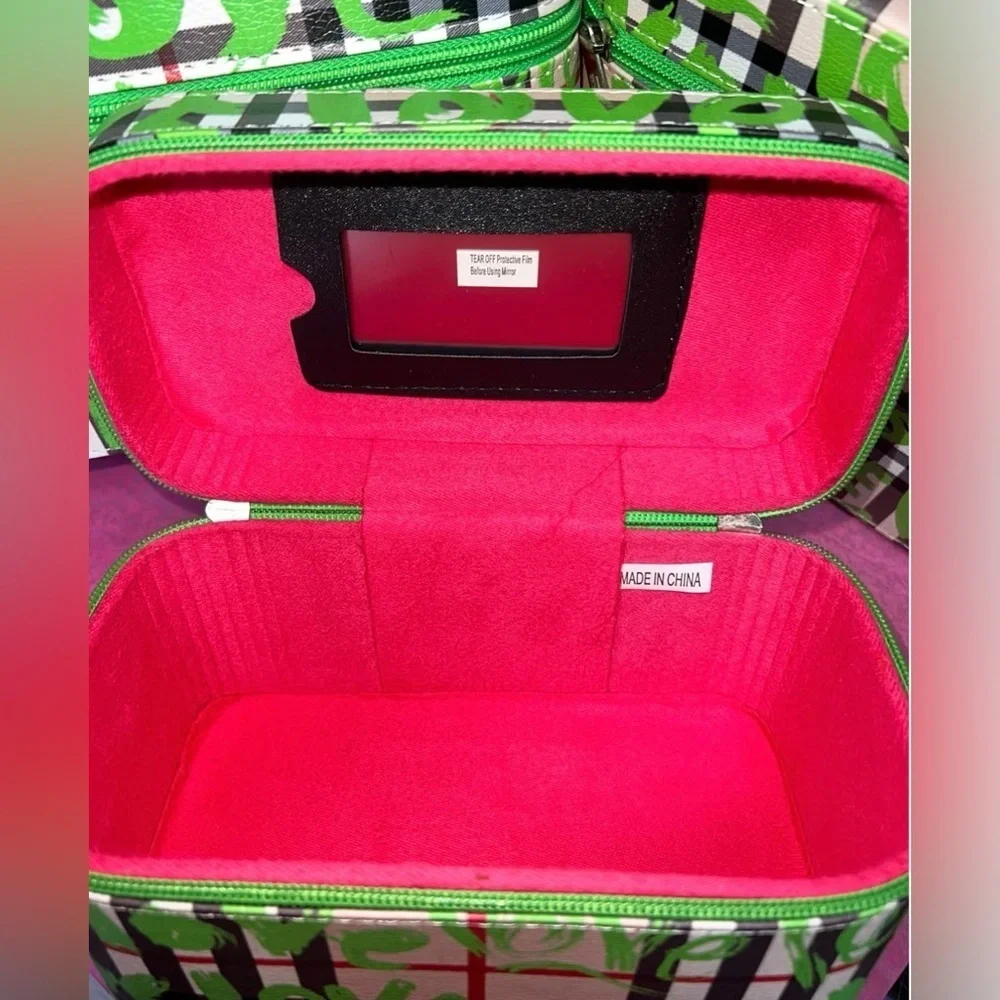 NEW 3 Piece Cosmetic Case Set ~ Zipper ~ 💚